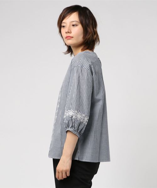 Petit Honfleur（プチオンフルール）の「◇カタログ掲載◇【麻シリーズ】刺しゅうギンガムチェックブラウス（シャツ/ブラウス・レディース・ブラック/ネイビー・11号/9号/13号）」の4枚目の写真