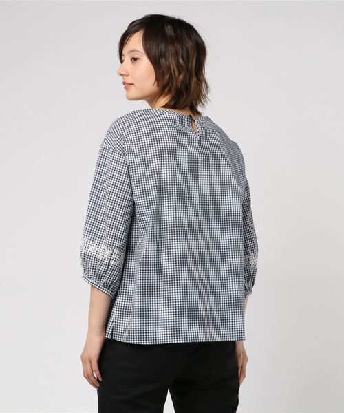 Petit Honfleur（プチオンフルール）の「◇カタログ掲載◇【麻シリーズ】刺しゅうギンガムチェックブラウス（シャツ/ブラウス・レディース・ブラック/ネイビー・11号/9号/13号）」の5枚目の写真