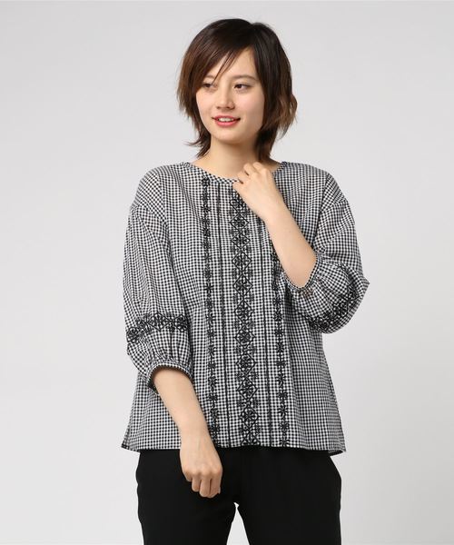 Petit Honfleur（プチオンフルール）の「◇カタログ掲載◇【麻シリーズ】刺しゅうギンガムチェックブラウス（シャツ/ブラウス・レディース・ブラック/ネイビー・11号/9号/13号）」の10枚目の写真