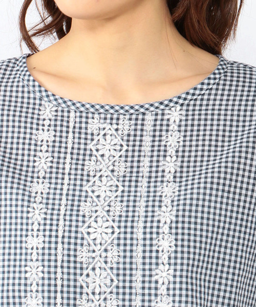 Petit Honfleur（プチオンフルール）の「◇カタログ掲載◇【麻シリーズ】刺しゅうギンガムチェックブラウス（シャツ/ブラウス・レディース・ブラック/ネイビー・11号/9号/13号）」の8枚目の写真