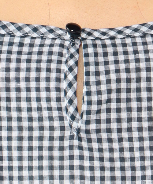 Petit Honfleur（プチオンフルール）の「◇カタログ掲載◇【麻シリーズ】刺しゅうギンガムチェックブラウス（シャツ/ブラウス・レディース・ブラック/ネイビー・11号/9号/13号）」の6枚目の写真