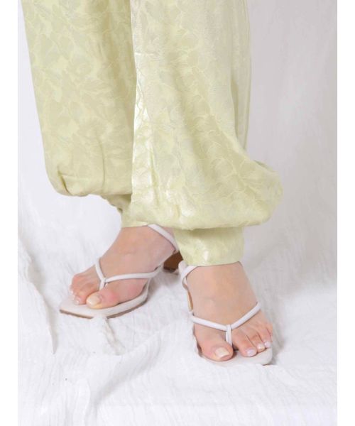 Ungrid（アングリッド）の「ストラップヒールスクエアサンダル（サンダル・レディース・ブラック/オフホワイト・S/M/L）」の10枚目の写真