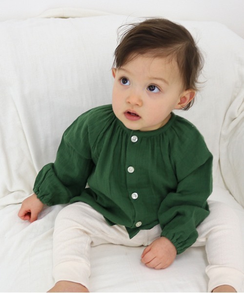 quoti use fith（クゥオティ　ユース　フィス）の「ガーゼスモック 長袖 シャツ（シャツ/ブラウス・キッズ・グリーン/ベージュ/ピンク/チャコールグレー・80/90/100）」の3枚目の写真