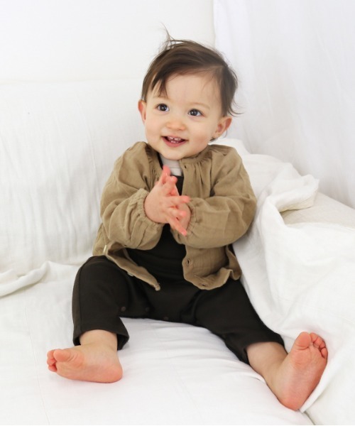 quoti use fith（クゥオティ　ユース　フィス）の「ガーゼスモック 長袖 シャツ（シャツ/ブラウス・キッズ・グリーン/ベージュ/ピンク/チャコールグレー・80/90/100）」の10枚目の写真