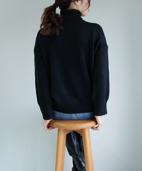 yuue' ( wear )（ユーイ）の「タートルネックドロップショルダースリーブニット（ニット/セーター・レディース・ブラック/ベージュ/ブラウン/ブルー・FREE）」の8枚目の写真