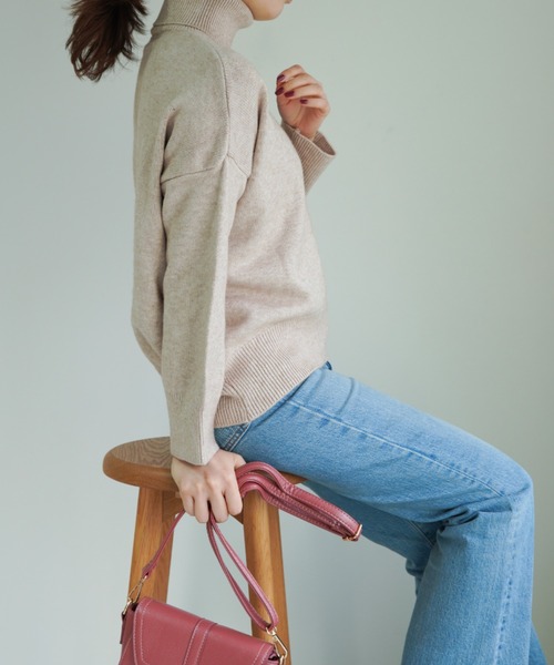 yuue' ( wear )（ユーイ）の「タートルネックドロップショルダースリーブニット（ニット/セーター・レディース・ブラック/ベージュ/ブラウン/ブルー・FREE）」の16枚目の写真