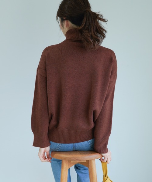 yuue' ( wear )（ユーイ）の「タートルネックドロップショルダースリーブニット（ニット/セーター・レディース・ブラック/ベージュ/ブラウン/ブルー・FREE）」の21枚目の写真