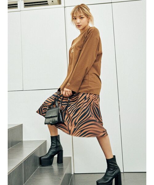 EVRIS（エヴリス）の「【SUDA ANNA×EVRIS】LOGO L/T（Tシャツ/カットソー・レディース・ホワイト/ブラウン/レッド・FREE）」の18枚目の写真