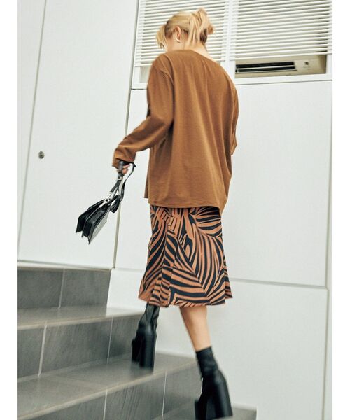 EVRIS（エヴリス）の「【SUDA ANNA×EVRIS】LOGO L/T（Tシャツ/カットソー・レディース・ホワイト/ブラウン/レッド・FREE）」の19枚目の写真