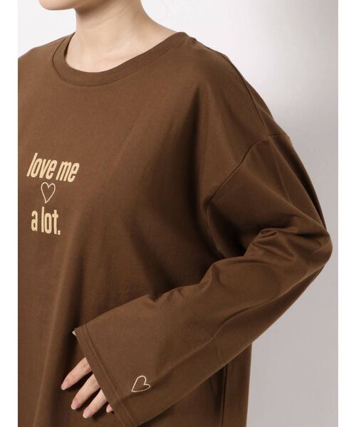 EVRIS（エヴリス）の「【SUDA ANNA×EVRIS】LOGO L/T（Tシャツ/カットソー・レディース・ホワイト/ブラウン/レッド・FREE）」の9枚目の写真