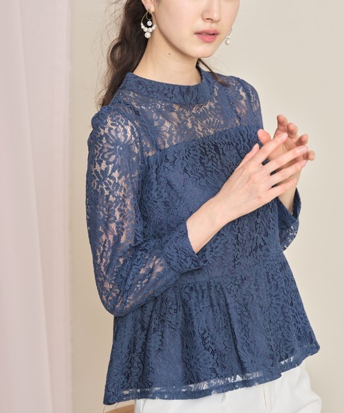 tocco closet(トッコ クローゼット)の「プチハイネック総レースペプラムブラウス(シャツ/ブラウス・レディース・ライトブルー/ブルー/アイボリー・M)」の2枚目の写真