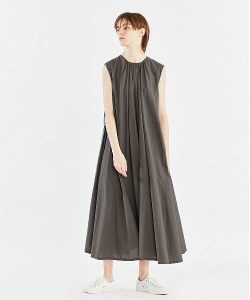 mizuiroind（ミズイロインド）の「【GINZA5月号掲載】mizuiro ind ギャザーネックノースリーブロングワンピース（ワンピース・レディース・ネイビー/グレー/ブラック・FREE）」の3枚目の写真