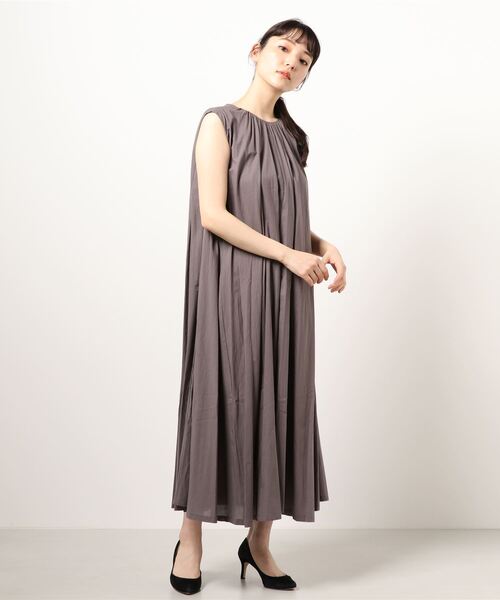 mizuiroind（ミズイロインド）の「【GINZA5月号掲載】mizuiro ind ギャザーネックノースリーブロングワンピース（ワンピース・レディース・ネイビー/グレー/ブラック・FREE）」の5枚目の写真