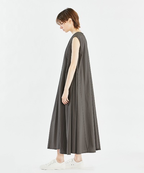 mizuiroind（ミズイロインド）の「【GINZA5月号掲載】mizuiro ind ギャザーネックノースリーブロングワンピース（ワンピース・レディース・ネイビー/グレー/ブラック・FREE）」の16枚目の写真