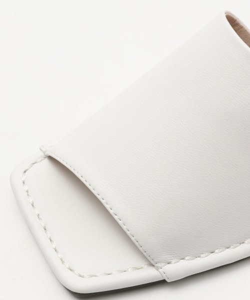 JEANASIS（ジーナシス）の「スクエアアシメミュールサンダル/937896（サンダル・レディース・ホワイト/ピンク/ブラック・MEDIUM/LARGE）」の4枚目の写真