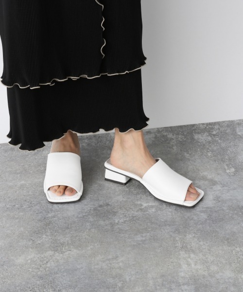 JEANASIS（ジーナシス）の「スクエアアシメミュールサンダル/937896（サンダル・レディース・ホワイト/ピンク/ブラック・MEDIUM/LARGE）」の13枚目の写真