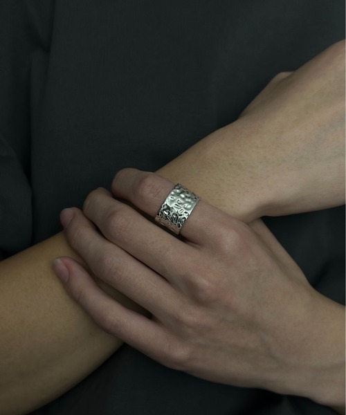 blatto（ブラット）の「【blatto 925silver】925シルバー　ワイドハンマード　デザイン　リング　ゴールド（k18メッキ仕様）　シルバー（プラチナメッキ仕様）blat-tbr3-4 Nn（リング・メンズ・ゴールド/シルバー・FREE）」の5枚目の写真