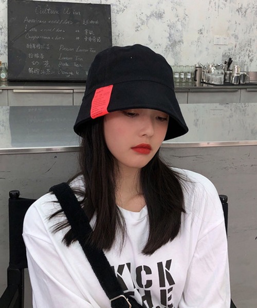 me+em select（ミームセレクト）の「ネオンタグバケットハット（ハット・レディース・カーキ/ブラック/ベージュ/ホワイト・FREE）」の3枚目の写真