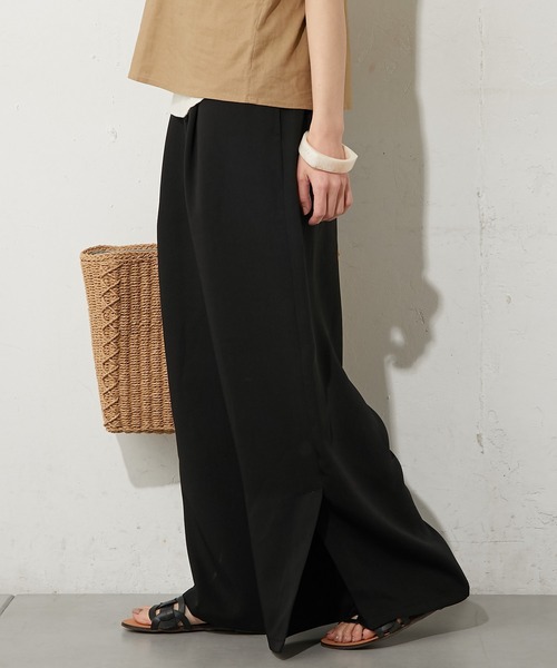 CIAOPANIC TYPY（チャオパニックティピー）の「とろみタックイージースリットパンツ（その他パンツ・レディース・オフホワイト/ブラック/ブラウン/グリーン/イエロー・SMALL/MEDIUM）」の3枚目の写真