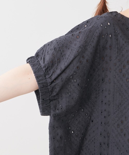 PUAL CE CIN(ピュアルセシン)の「【WEB限定】3D刺繍ブラウス(シャツ/ブラウス・レディース・ホワイト/ブラック・FREE)」の6枚目の写真