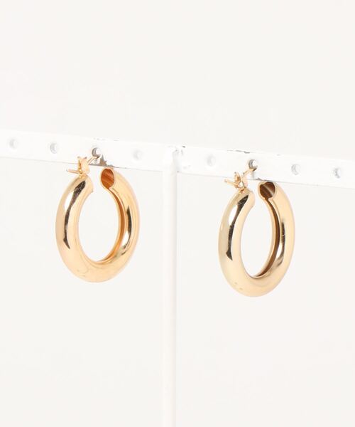 SPINNS（スピンズ）の「1.6cm フープピアス（ピアス（両耳用）・レディース・シルバー/ゴールド・ONESIZE）」の3枚目の写真