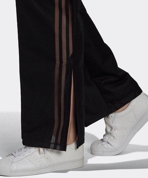 adidas（アディダス）の「ワイドレッグパンツ / アディダスオリジナルス（スウェットパンツ・レディース・ブラック・SMALL/MEDIUM/LARGE/X-LARGE/XX-LARGE/X-SMALL）」の6枚目の写真