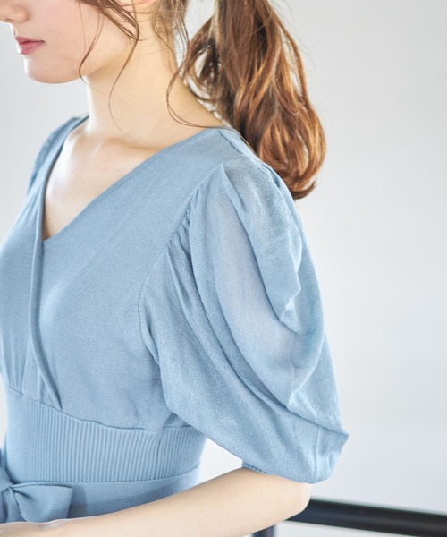 tocco closet(トッコ クローゼット)の「【ZOZO限定】ウエストりぼん付きシアーボリュームスリーブカシュクールニットワンピース(ワンピース・レディース・ブラック/ベージュ/ラベンダー/グレイッシュブルー・M)」の20枚目の写真