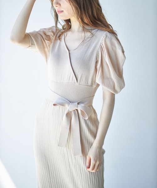 tocco closet(トッコ クローゼット)の「【ZOZO限定】ウエストりぼん付きシアーボリュームスリーブカシュクールニットワンピース(ワンピース・レディース・ブラック/ベージュ/ラベンダー/グレイッシュブルー・M)」の5枚目の写真