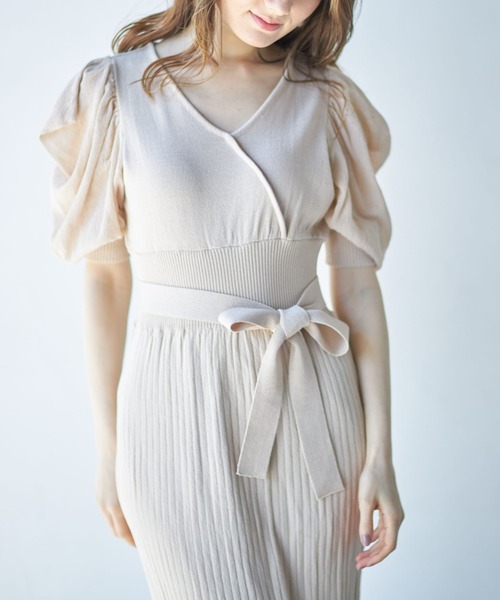 tocco closet(トッコ クローゼット)の「【ZOZO限定】ウエストりぼん付きシアーボリュームスリーブカシュクールニットワンピース(ワンピース・レディース・ブラック/ベージュ/ラベンダー/グレイッシュブルー・M)」の8枚目の写真