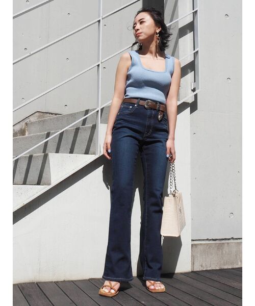 EVRIS（エヴリス）の「フレアデニムパンツ（デニムパンツ・レディース・ブラック/インディゴブルー/ブラウン・SMALL/MEDIUM）」の14枚目の写真