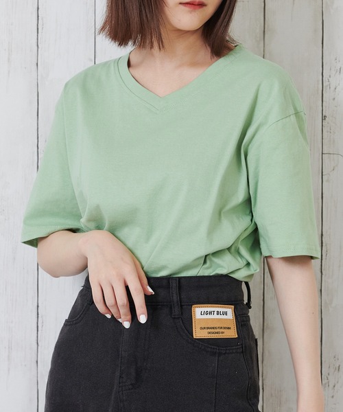 Anuenue（アヌエヌエ）の「レディース Vネックオーバーサイズ半袖Tシャツ（Tシャツ/カットソー・レディース・ホワイト/ピンク/オレンジ/ブルー/グリーン/ダークグレー/クリーム/ライトパープル/ベビーピンク・2L/3L/M/L）」の5枚目の写真