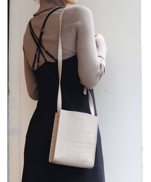 MURUA(ムルーア)の「ミニスクエアショルダーバッグ(ショルダーバッグ・レディース・ブラック/ベージュ・FREE)」の2枚目の写真