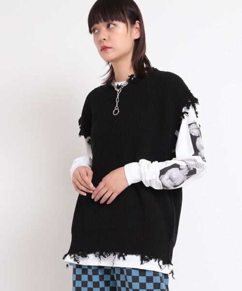 RNA（アールエヌエー）の「M1745 ガレージビーナスプリントロングTシャツ（Tシャツ/カットソー・レディース・ホワイト×レッド/ホワイト×ブラック/ブラック×ホワイト・MEDIUM）」の6枚目の写真