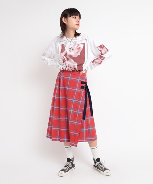 RNA（アールエヌエー）の「M1745 ガレージビーナスプリントロングTシャツ（Tシャツ/カットソー・レディース・ホワイト×レッド/ホワイト×ブラック/ブラック×ホワイト・MEDIUM）」の11枚目の写真