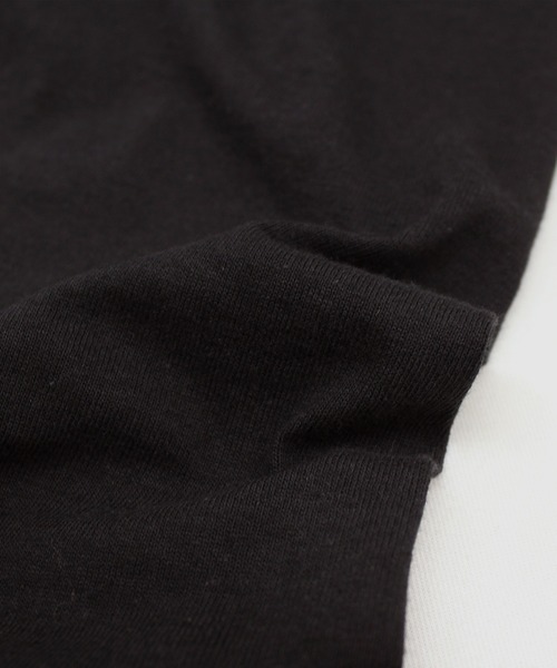 RNA（アールエヌエー）の「M1745 ガレージビーナスプリントロングTシャツ（Tシャツ/カットソー・レディース・ホワイト×レッド/ホワイト×ブラック/ブラック×ホワイト・MEDIUM）」の9枚目の写真