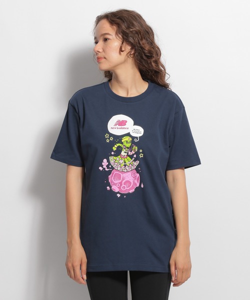 NEW BALANCE(ニューバランス)の「【New Balance(ニューバランス)】Athletics プリントTシャツ(Tシャツ/カットソー・レディース・ネイビー・SMALL/MEDIUM)」の3枚目の写真
