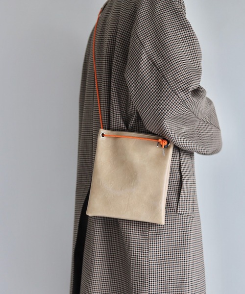 INTER FACTORY（インターファクトリー）の「WEARISTA Mr.SZK - サンドイッチショルダーバッグ　made in INTER FACTORY（ショルダーバッグ・メンズ・ブラック/ベージュ・FREE）」の3枚目の写真