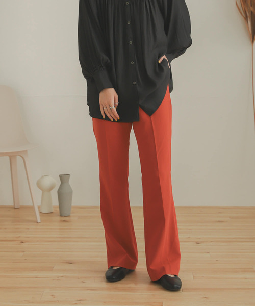 SENSE OF PLACE by URBAN RESEARCH（センスオブプレイスバイアーバンリサーチ）の「ストレッチセンタープレスセミフレアパンツ（その他パンツ・レディース・オレンジ/ブラック/ライトベージュ・SMALL/TALL/MEDIUM/X-SMALL）」の3枚目の写真