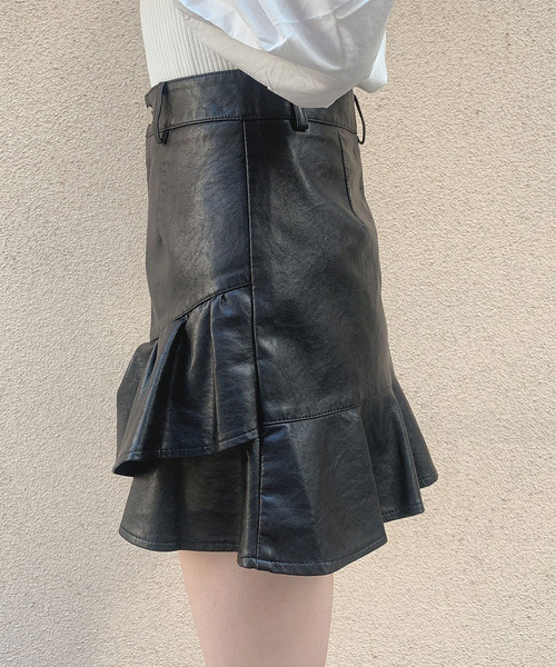Crea titty&Co. PETIT（クレアティティーアンドコープチ）の「【Crea titty&Co.PETIT】フェイクレザーヘムフリルスカパン（スカート・レディース・ブラック/ホワイト・SMALL/MEDIUM/LARGE）」の8枚目の写真