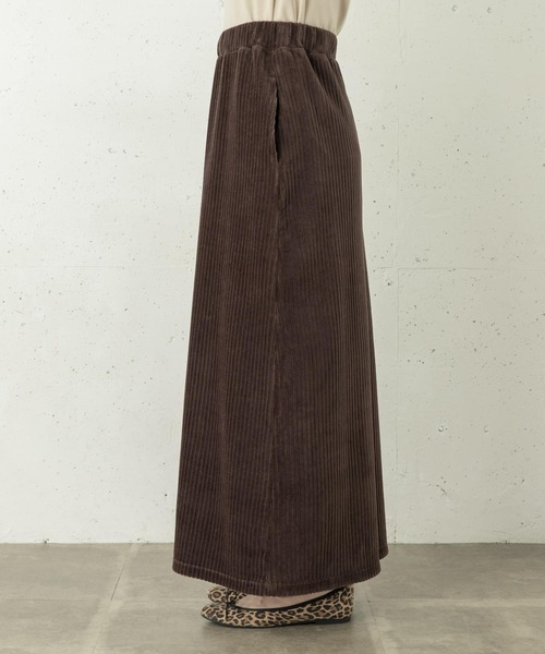 URBAN RESEARCH Sonny Label（アーバンリサーチサニーレーベル）の「『UR TECH』カットコーデュロイスカート（スカート・レディース・ブラック/ブラウン系その他/アイボリー・36/38）」の18枚目の写真