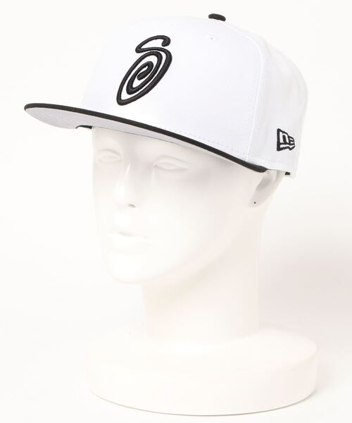 STUSSY（ステューシー）の「【STUSSY / ステューシー】CURLY S 59FIFTY NEWERA CAP（キャップ・メンズ・ホワイト/ブラック/グリーン・MEDIUM/LARGE）」の2枚目の写真