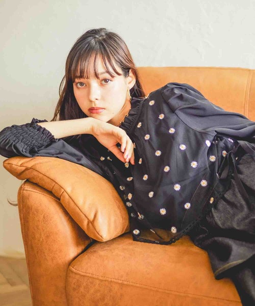 Hamble by Par Avion（ハンブルバイパラビオン）の「重ね着風ブラウス（シャツ/ブラウス・レディース・アイボリー/ブラック・ONESIZE）」の11枚目の写真