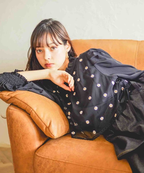 Hamble by Par Avion（ハンブルバイパラビオン）の「重ね着風ブラウス（シャツ/ブラウス・レディース・アイボリー/ブラック・ONESIZE）」の7枚目の写真