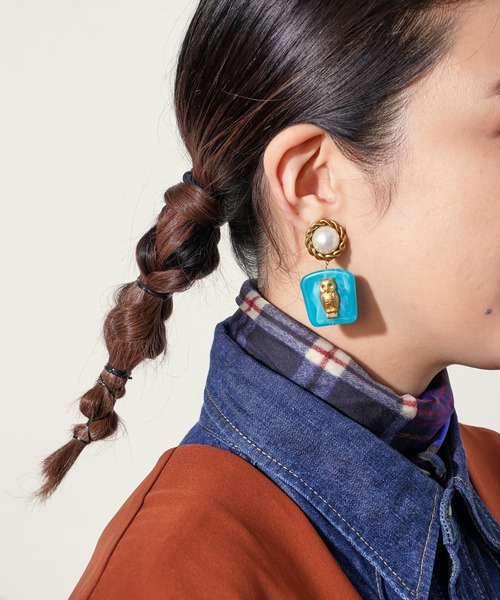 ear PAPILLONNER（イアパピヨネ）の「【Brooklyn Charm(ブルックリンチャーム)×ear】 フクロウイヤリング（イヤリング・レディース・ブルー・FREE）」の3枚目の写真