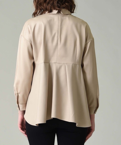 RAW FUDGE(ローファッジ)の「サテン切替Aラインブラウス(シャツ/ブラウス・レディース・ブラック/ベージュ/オフホワイト/カーキ・M)」の11枚目の写真