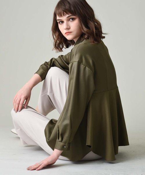 RAW FUDGE(ローファッジ)の「サテン切替Aラインブラウス(シャツ/ブラウス・レディース・ブラック/ベージュ/オフホワイト/カーキ・M)」の13枚目の写真