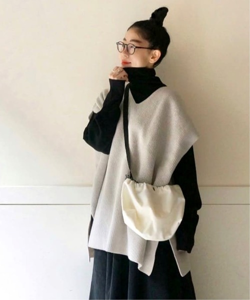 JOURNAL STANDARD LUXE（ジャーナルスタンダード　ラックス）の「アゼキョウシュク Vネックベスト◆（ベスト・レディース・チャコールグレー/ベージュ・FREE）」の2枚目の写真