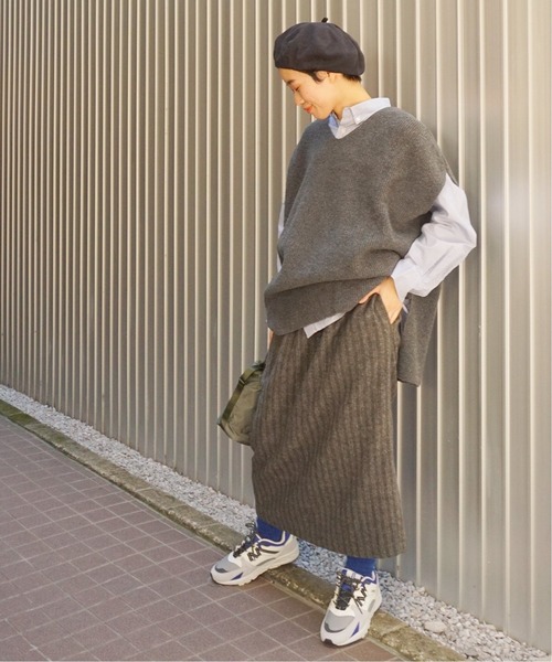 JOURNAL STANDARD LUXE（ジャーナルスタンダード　ラックス）の「アゼキョウシュク Vネックベスト◆（ベスト・レディース・チャコールグレー/ベージュ・FREE）」の10枚目の写真