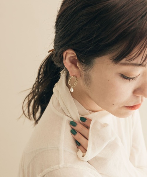 SMELLY（スメリー）の「ボールチェーンタンスイパールピアス（ピアス（両耳用）・レディース・ゴールド・-）」の2枚目の写真