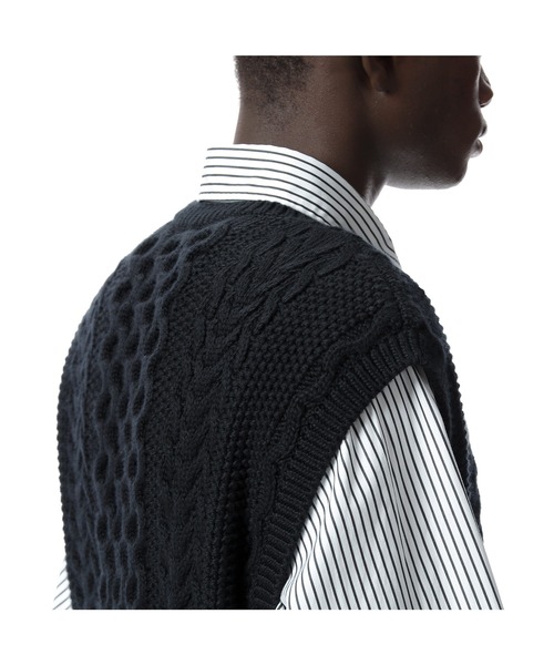 uniform experiment(ユニフォームエクスペリメント)の「COTTON CABLE KNIT VEST(ベスト・メンズ・ブラック/ホワイト・2/3/1/4)」の7枚目の写真